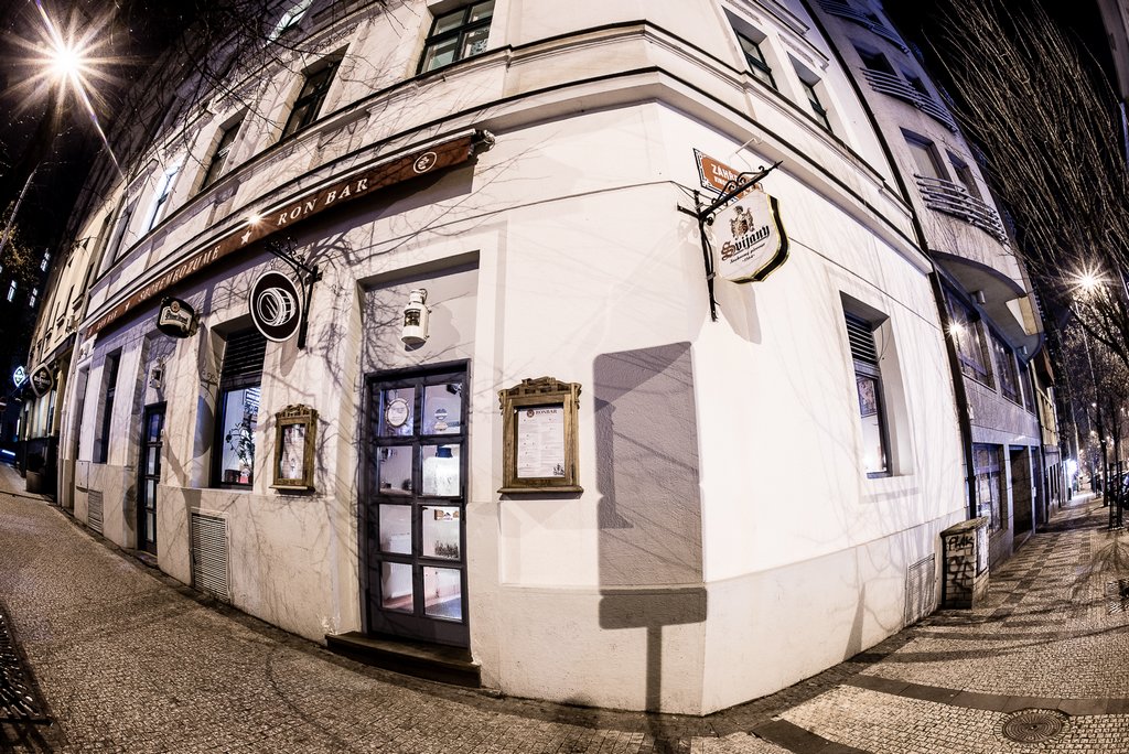 Vstup do archivního RON BARu Sbohem Rozume